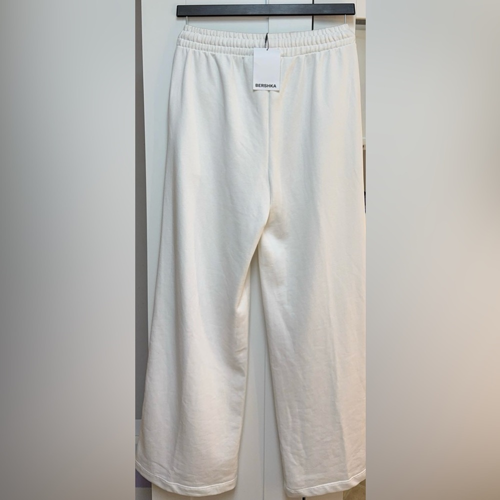 Bershka wide leg sweatpants in white size Medium - Picture 4 of 4